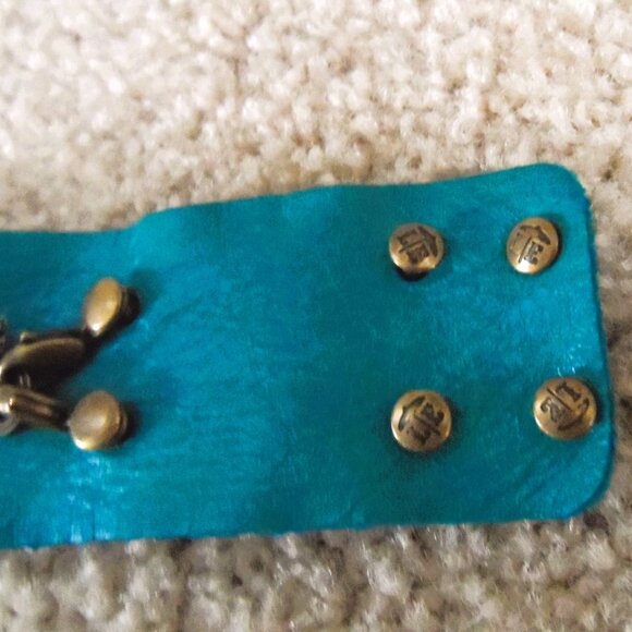 Teal Geniune Leather Cuff  bracelet with feather buckle - Picture 2 of 5